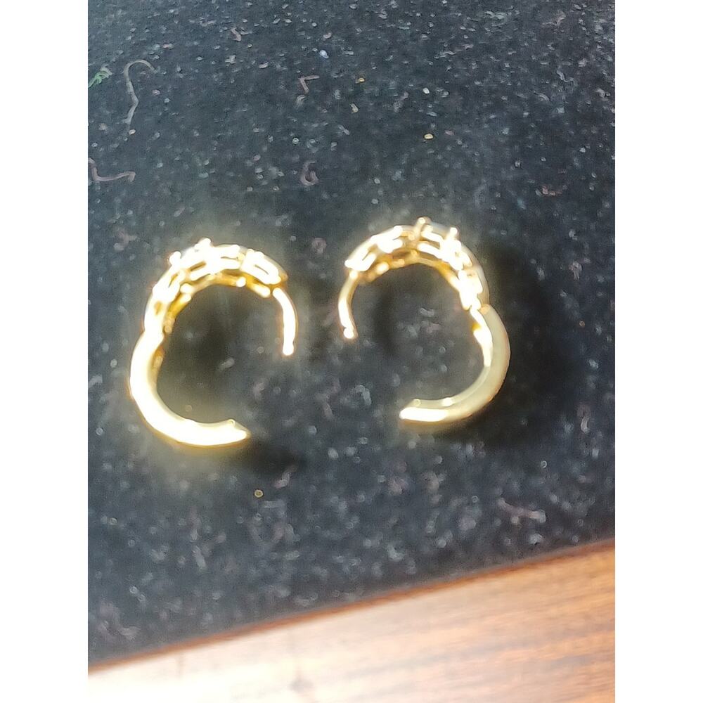 Gold Toned Oval Black Stones Round Hoop Peirced Earrings Modern Beautiful Fun - Picture 5 of 6